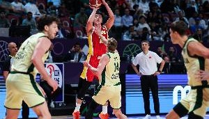 澳大利亚男篮官推致敬中国男篮！媒体人：尊重永远是打出来的