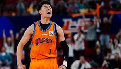 BetVictor伟德-上海男篮主场20连胜创纪录 险胜福建取常规赛18连胜